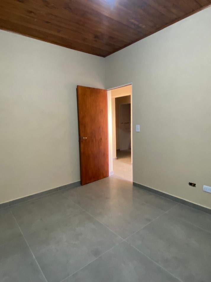 VENDO CASA A ESTRENAR - W. ESCALANTE - CENTRO