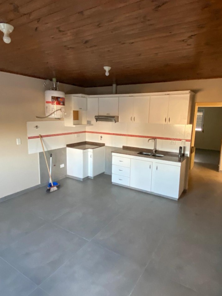 VENDO CASA A ESTRENAR - W. ESCALANTE - CENTRO