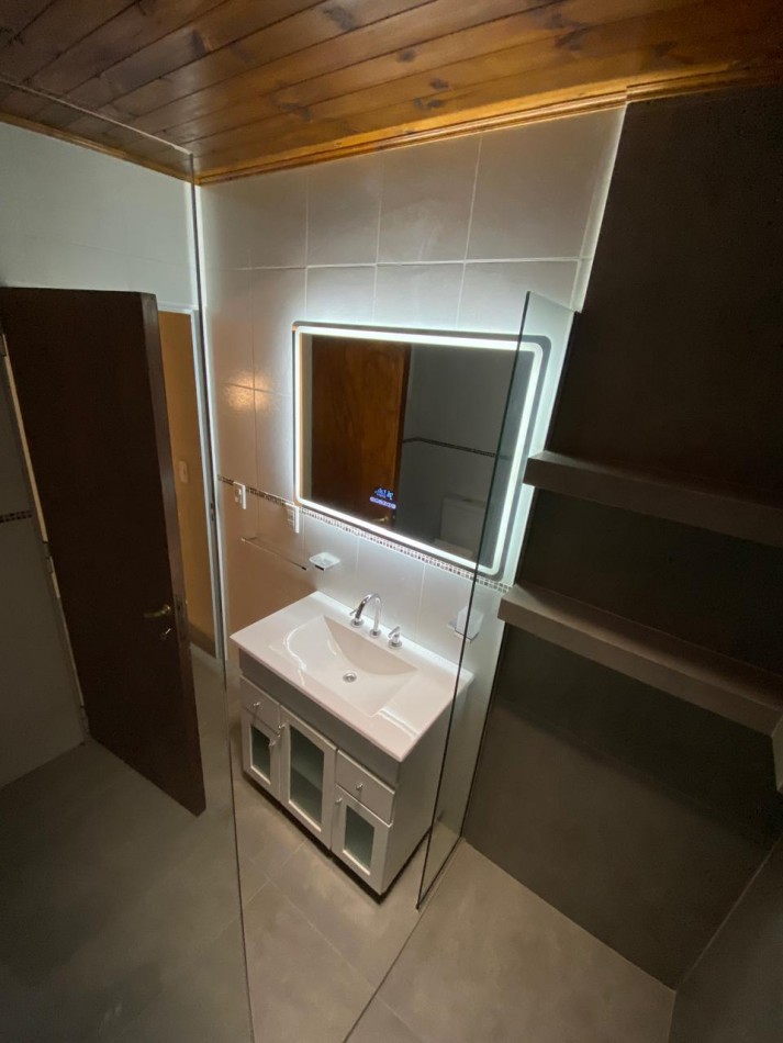 VENDO CASA A ESTRENAR - W. ESCALANTE - CENTRO