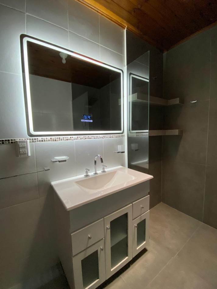 VENDO CASA A ESTRENAR - W. ESCALANTE - CENTRO