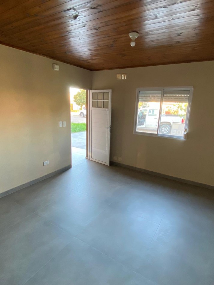 VENDO CASA A ESTRENAR - W. ESCALANTE - CENTRO