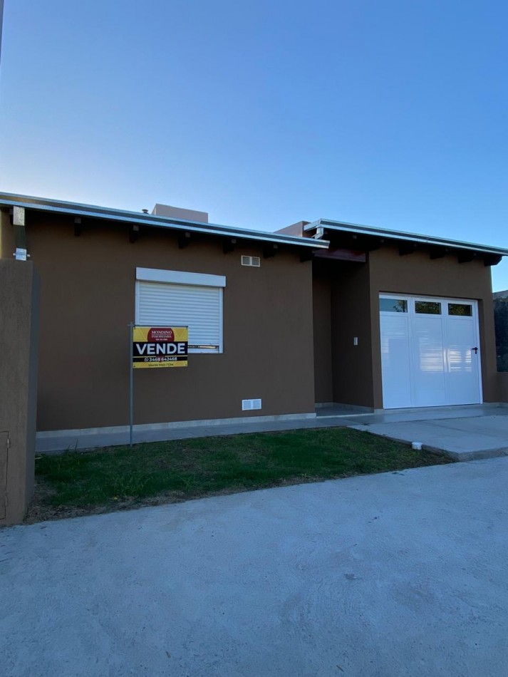 VENDO CASA A ESTRENAR - W. ESCALANTE - CENTRO