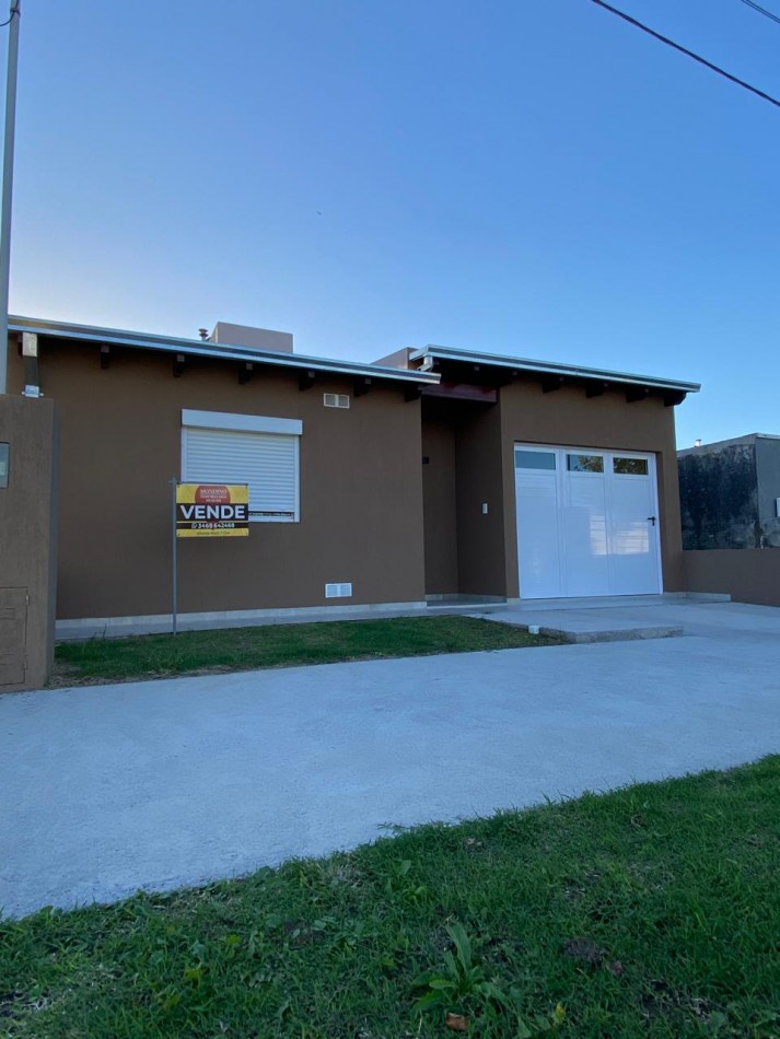VENDO CASA A ESTRENAR - W. ESCALANTE - CENTRO
