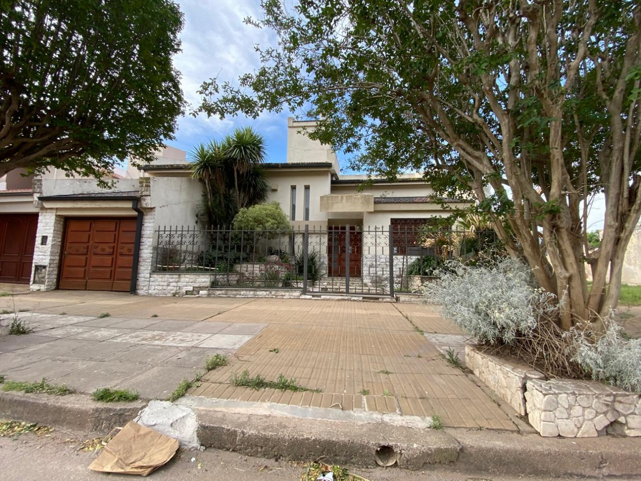 Casa categoria Monte Maiz - Centro - Necesitada pequeñas reparaciones -