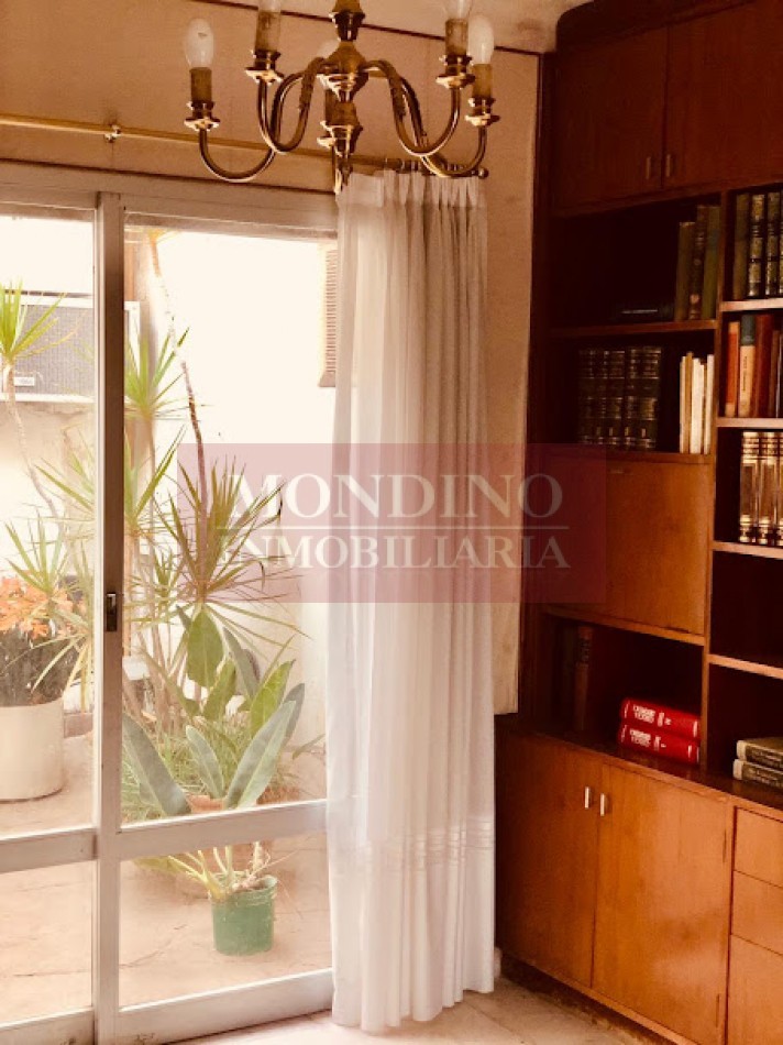 Casa en venta frente a la plaza de W. Escalante | 3 dormitorios y ubicacion privilegiada
