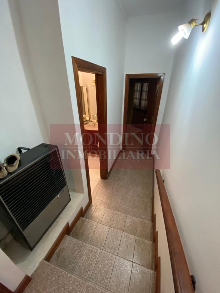 Casa de Categoria en pleno centro Laborde con departamento y consultorio