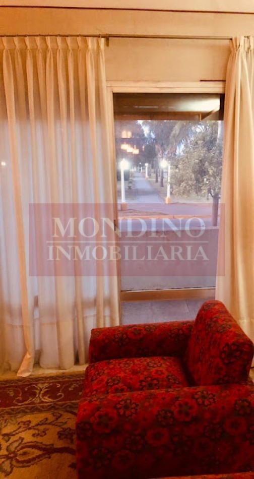 Casa en venta frente a la plaza de W. Escalante | 3 dormitorios y ubicacion privilegiada