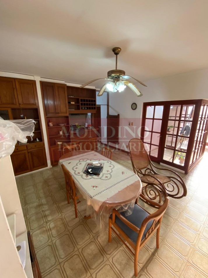 Casa de Categoria en pleno centro Laborde con departamento y consultorio