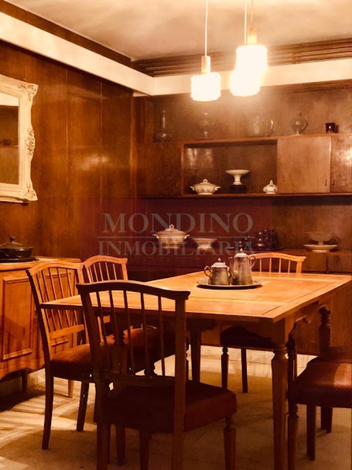 Casa en venta frente a la plaza de W. Escalante | 3 dormitorios y ubicacion privilegiada