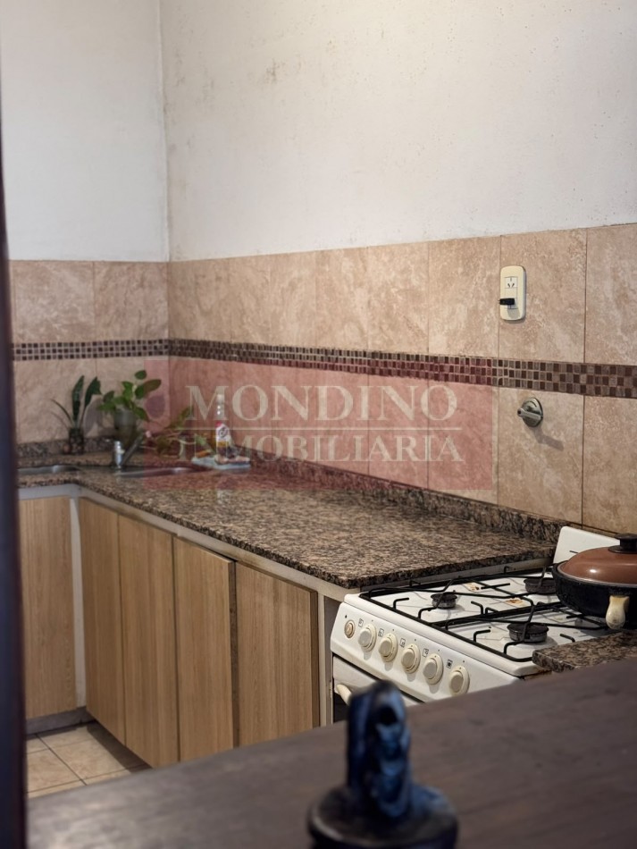 Casa con departamento en esquina: Amplitud y excelente ubicacion en Monte Maiz