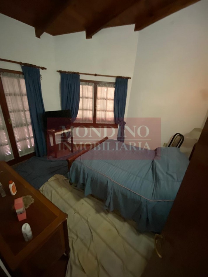 Casa de Categoria en pleno centro Laborde con departamento y consultorio