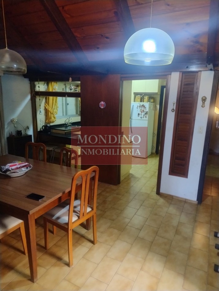 VENTA CASA CATEGORIA MONTE MAIZ - CENTRO - CON ESP. P/CONSULTORIO