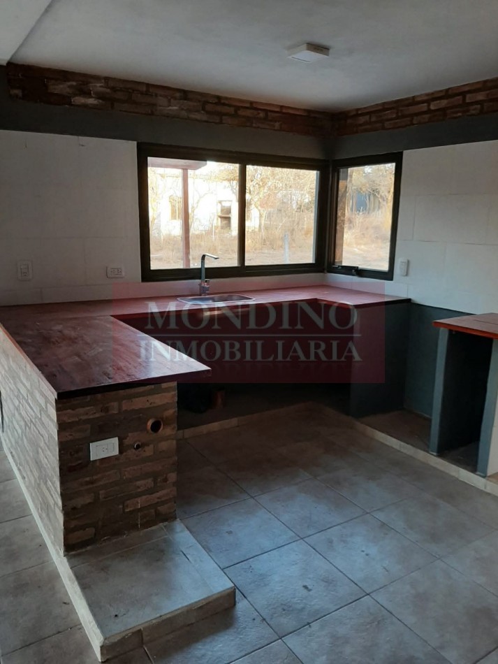 Casa de 2 dormitorios con amplio terreno en barrio Santa Monica, Santa Rosa de Calamuchita.-