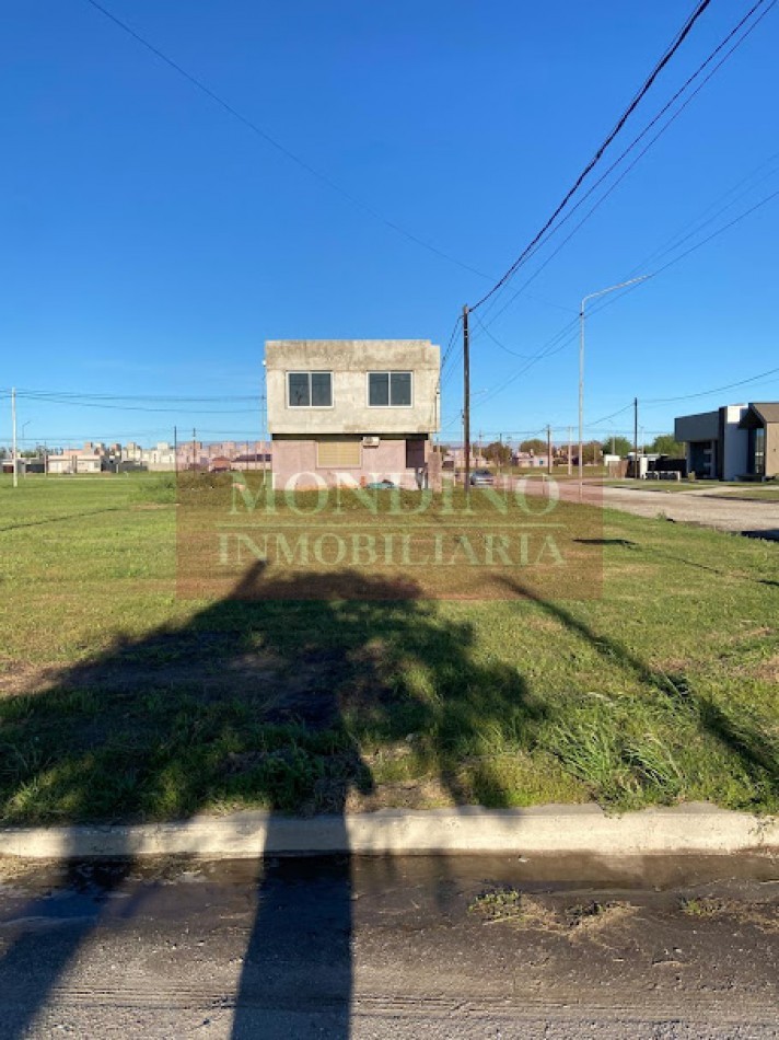 OPORTUNIDAD LOTE ESQUINA B° SANTA BARBARA - MONTE MAIZ