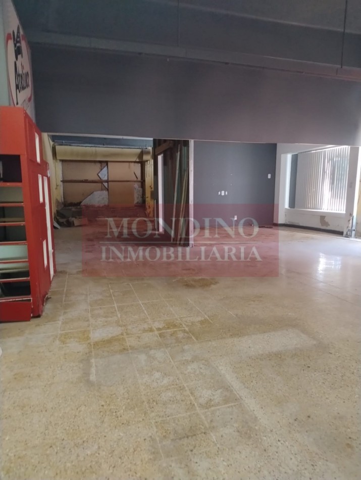 UBICACION ESTRATEGICA EN PLENO CENTRO MONTE MAIZ - ESQUINA CON POTENCIAL PARA DESARROLLO MIXTO O COMERCIAL
