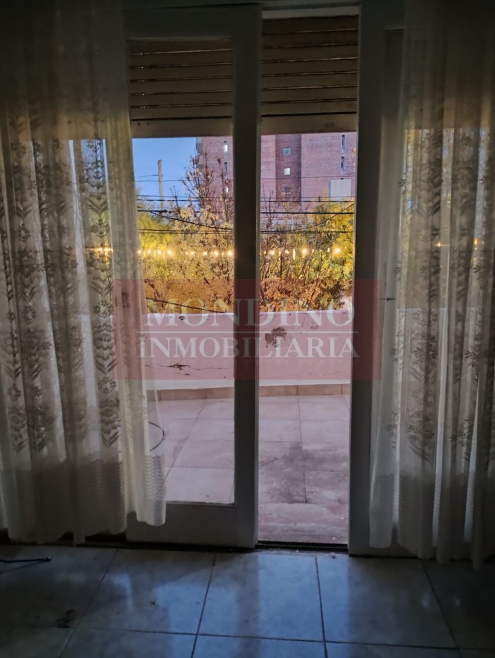 PH independiente de 2 dormitorios con terraza y balcon.-