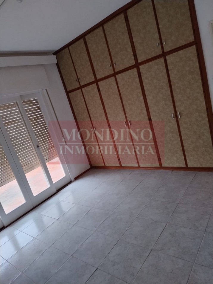 PH independiente de 2 dormitorios con terraza y balcon.-