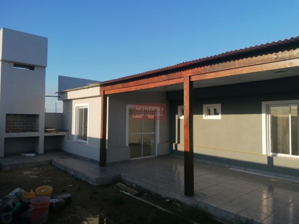 VENDO CASA A ESTRENAR MONTE MAIZ - 3 DORMITORIOS