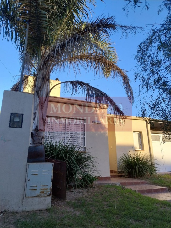 OPORTUNIDAD - VENDO DOS DORMITORIOS - MONTE MAIZ.-