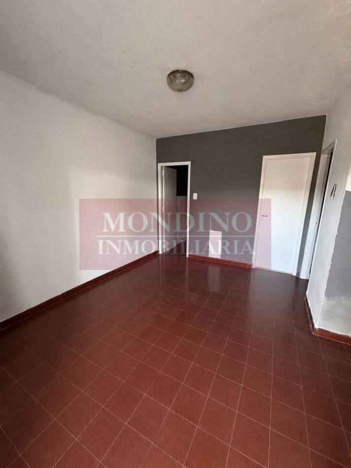 ALQUILO CASA TRES DORMITORIOS - DOS BAÑOS - MONTE MAIZ