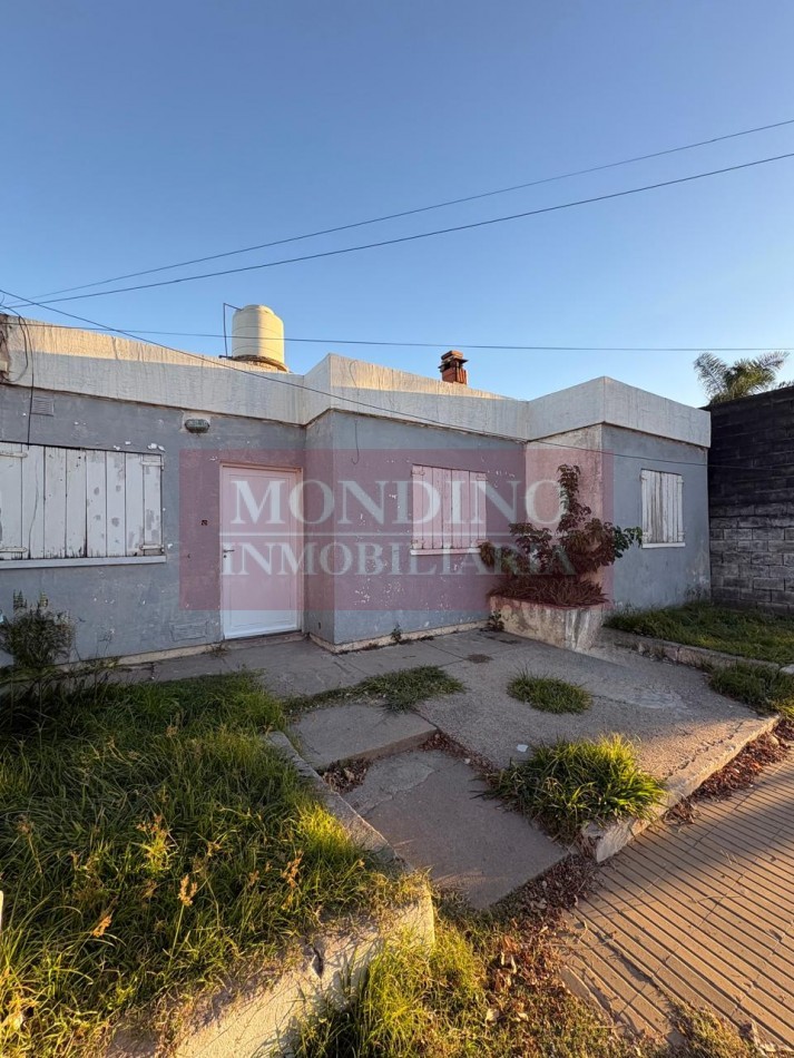 ALQUILO CASA TRES DORMITORIOS - DOS BAÑOS - MONTE MAIZ