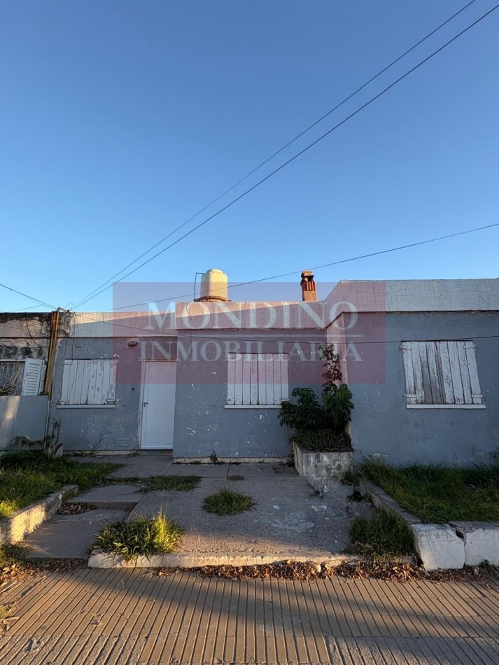 ALQUILO CASA TRES DORMITORIOS - DOS BAÑOS - MONTE MAIZ