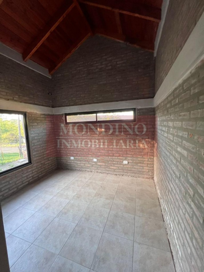 Casa de 2 dormitorios con amplio terreno en barrio Santa Monica, Santa Rosa de Calamuchita.-