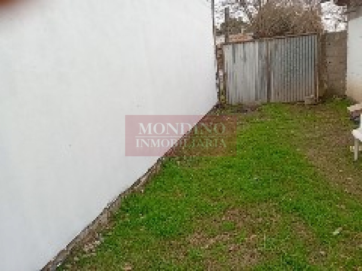Casa con departamento en esquina: Amplitud y excelente ubicacion en Monte Maiz