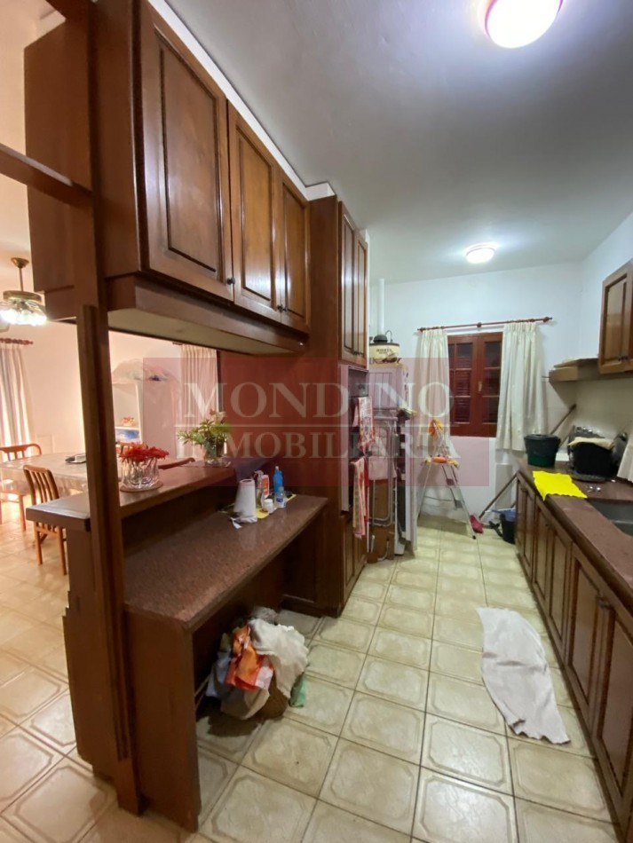 Casa de Categoria en pleno centro Laborde con departamento y consultorio