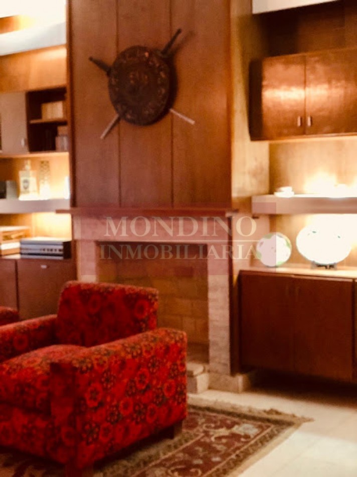 Casa en venta frente a la plaza de W. Escalante | 3 dormitorios y ubicacion privilegiada