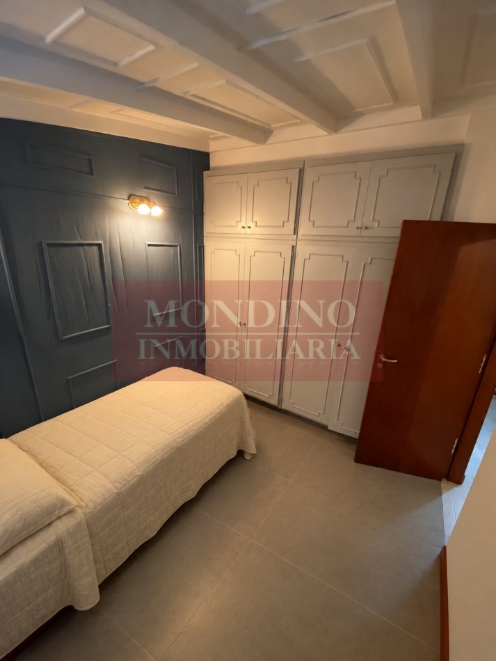 Casa de Categoria en pleno centro Laborde con departamento y consultorio