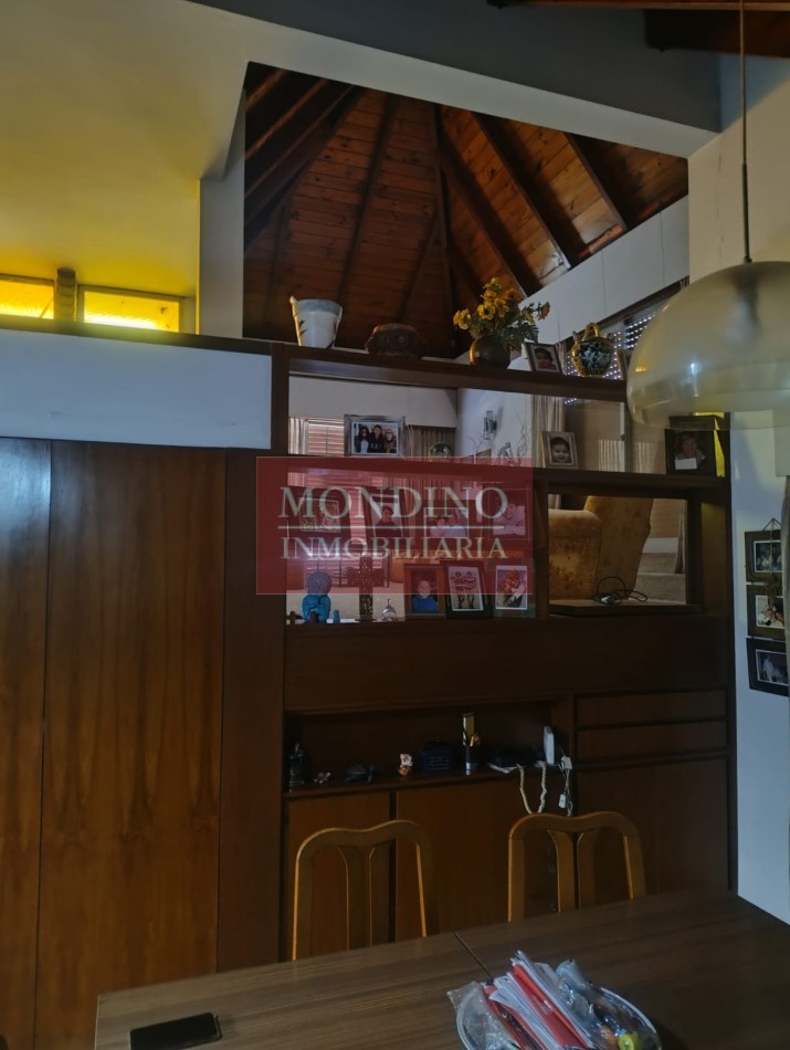 VENTA CASA CATEGORIA MONTE MAIZ - CENTRO - CON ESP. P/CONSULTORIO