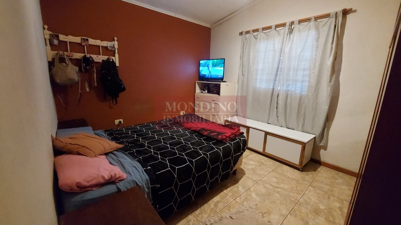 Casa con departamento en esquina: Amplitud y excelente ubicacion en Monte Maiz