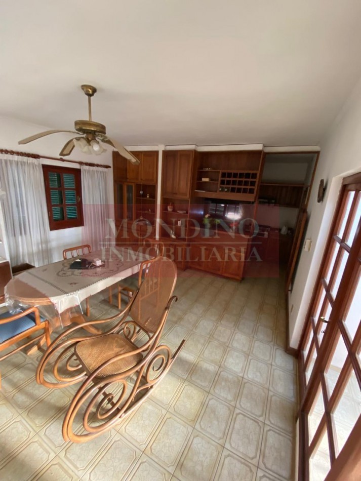 Casa de Categoria en pleno centro Laborde con departamento y consultorio