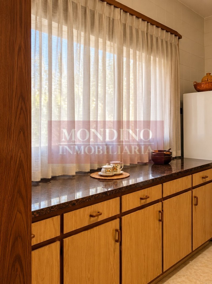 Casa en venta frente a la plaza de W. Escalante | 3 dormitorios y ubicacion privilegiada