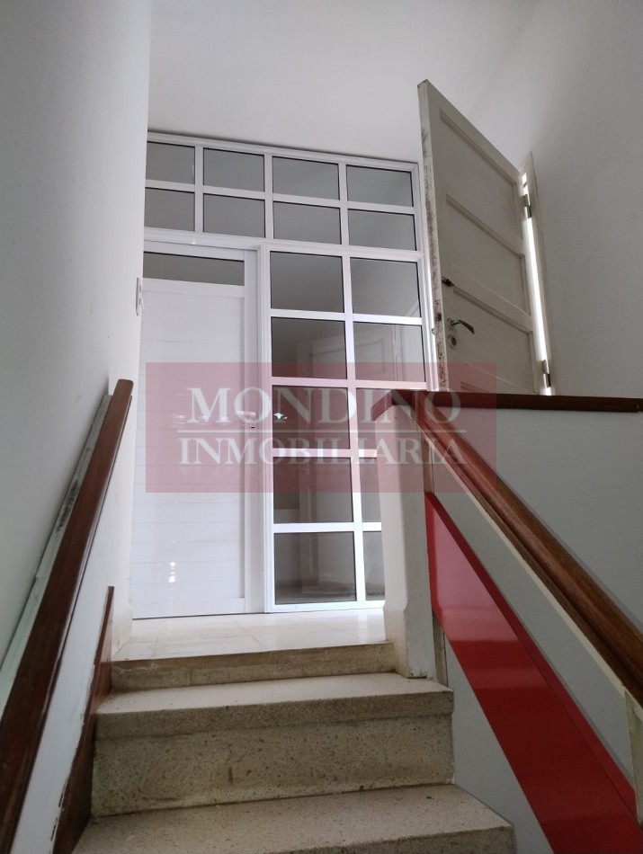 PH independiente de 2 dormitorios con terraza y balcon.-