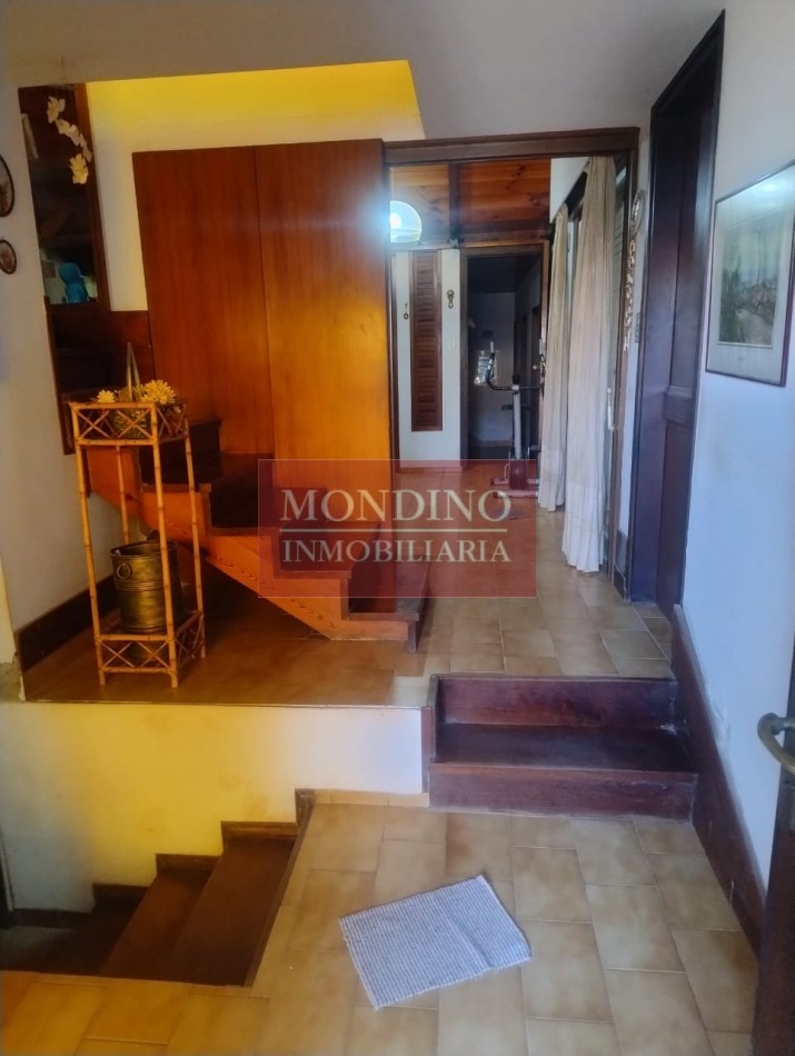VENTA CASA CATEGORIA MONTE MAIZ - CENTRO - CON ESP. P/CONSULTORIO