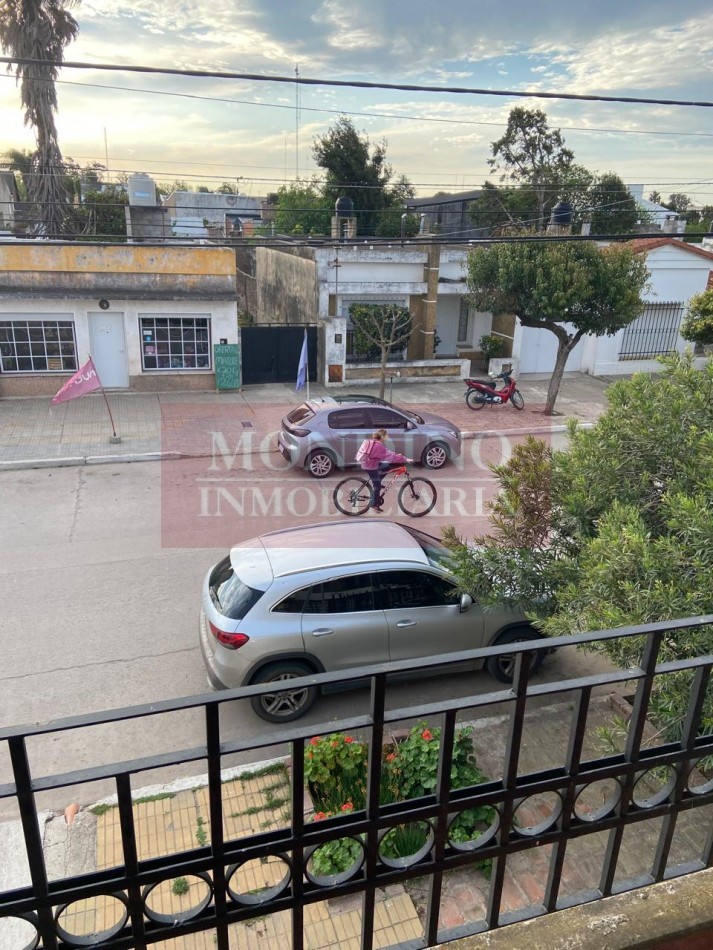 Casa de Categoria en pleno centro Laborde con departamento y consultorio