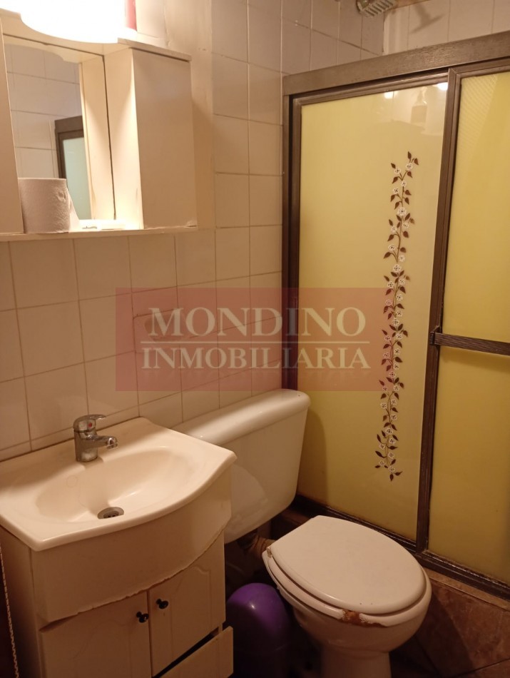 Casa con departamento en esquina: Amplitud y excelente ubicacion en Monte Maiz