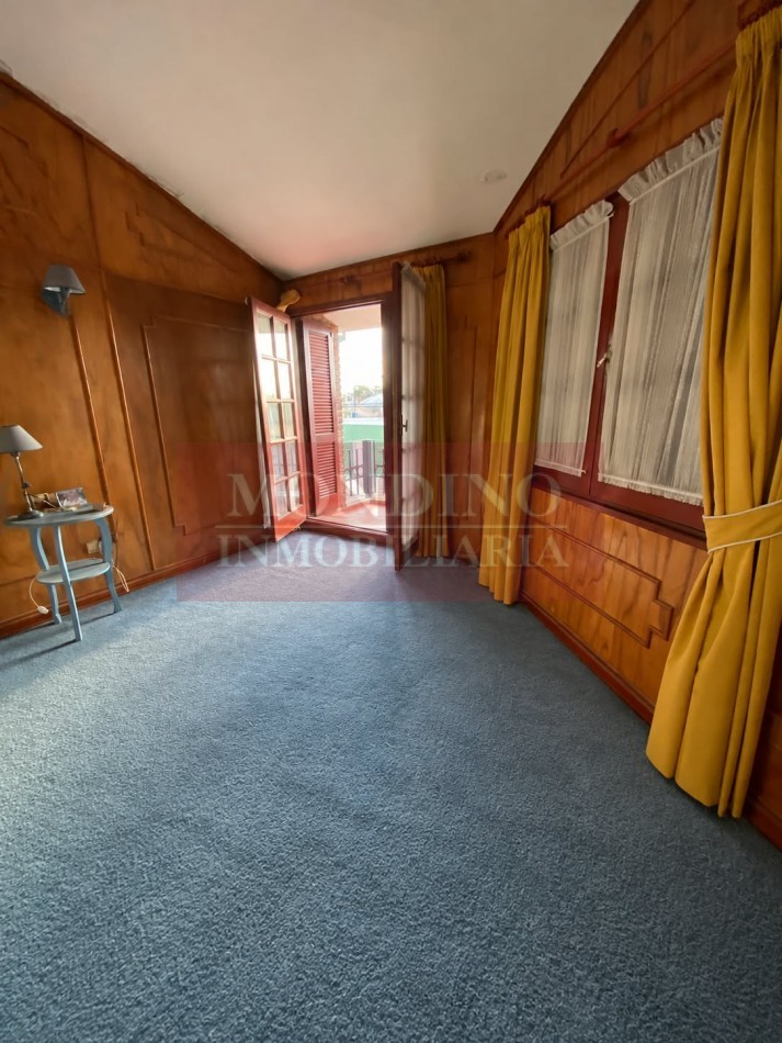 Casa de Categoria en pleno centro Laborde con departamento y consultorio