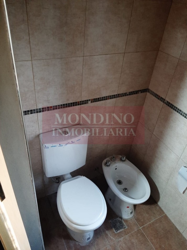 Casa de 2 dormitorios con amplio terreno en barrio Santa Monica, Santa Rosa de Calamuchita.-