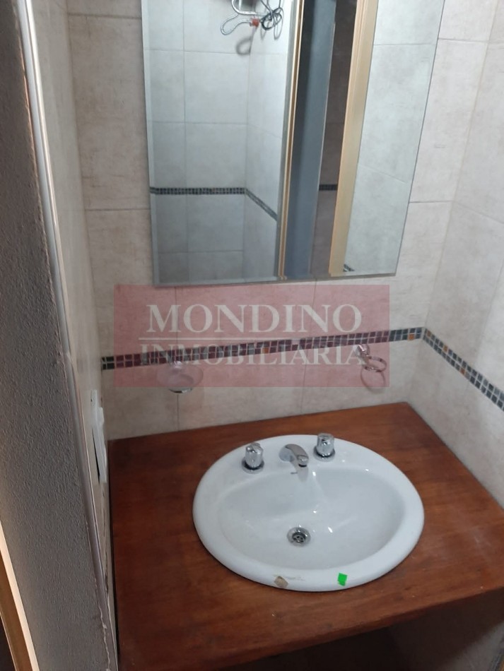 Casa de 2 dormitorios con amplio terreno en barrio Santa Monica, Santa Rosa de Calamuchita.-