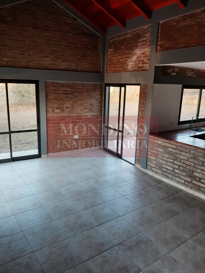 Casa de 2 dormitorios con amplio terreno en barrio Santa Monica, Santa Rosa de Calamuchita.-