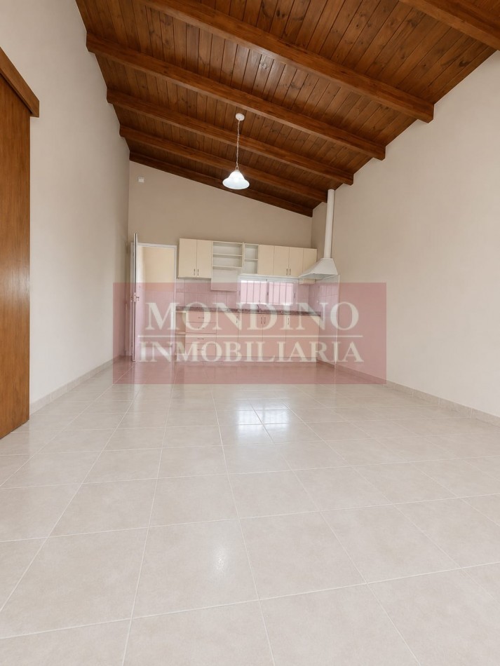 ALQUILO MONTE MAIZ - CASA DOS DORMITORIOS - COCHERA - PATIO - ASADOR.-