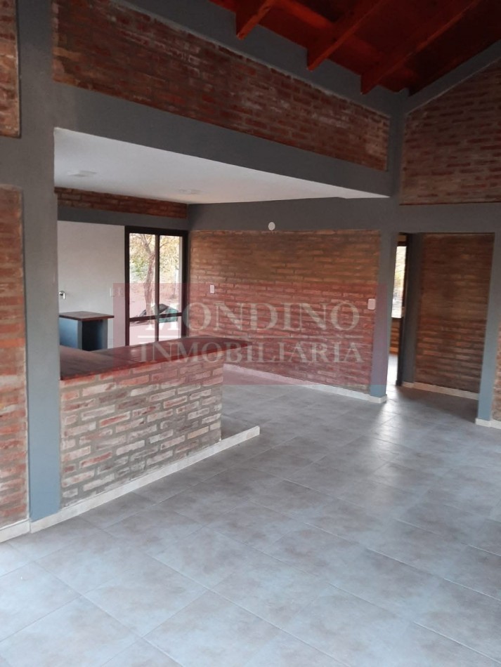 Casa de 2 dormitorios con amplio terreno en barrio Santa Monica, Santa Rosa de Calamuchita.-