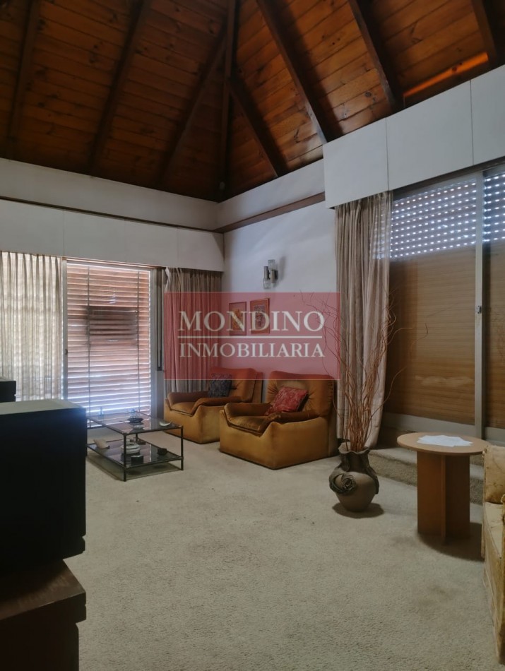 VENTA CASA CATEGORIA MONTE MAIZ - CENTRO - CON ESP. P/CONSULTORIO