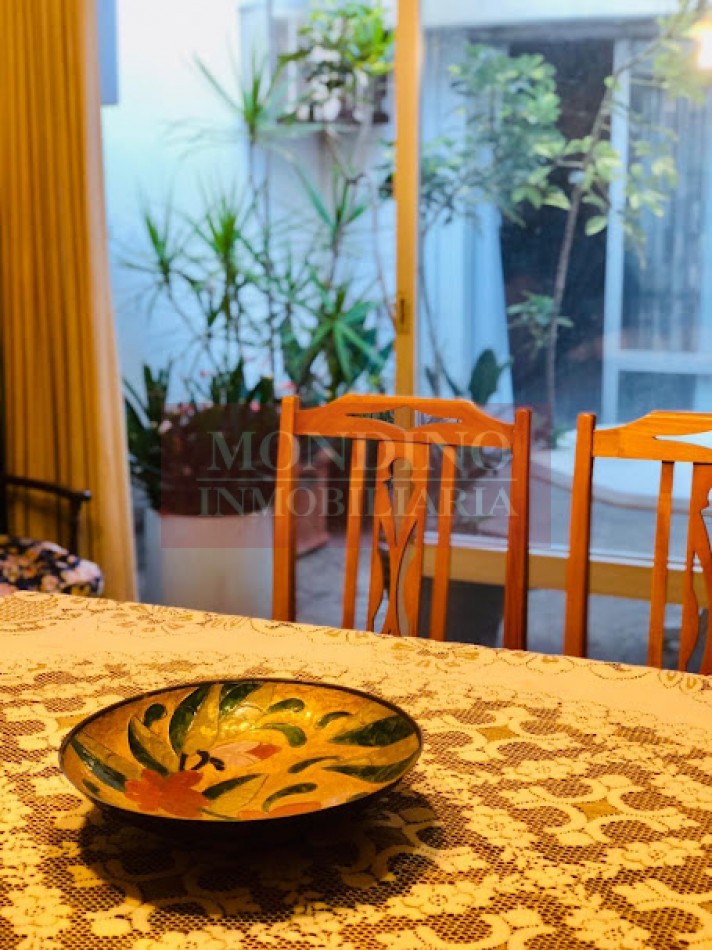 Casa en venta frente a la plaza de W. Escalante | 3 dormitorios y ubicacion privilegiada