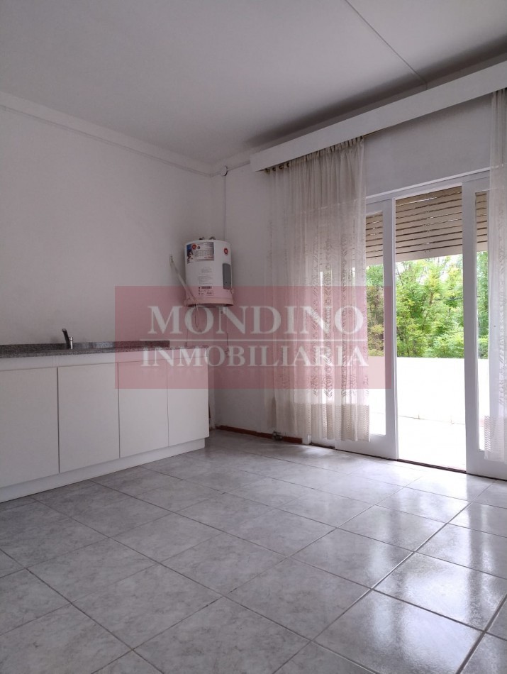 PH independiente de 2 dormitorios con terraza y balcon.-