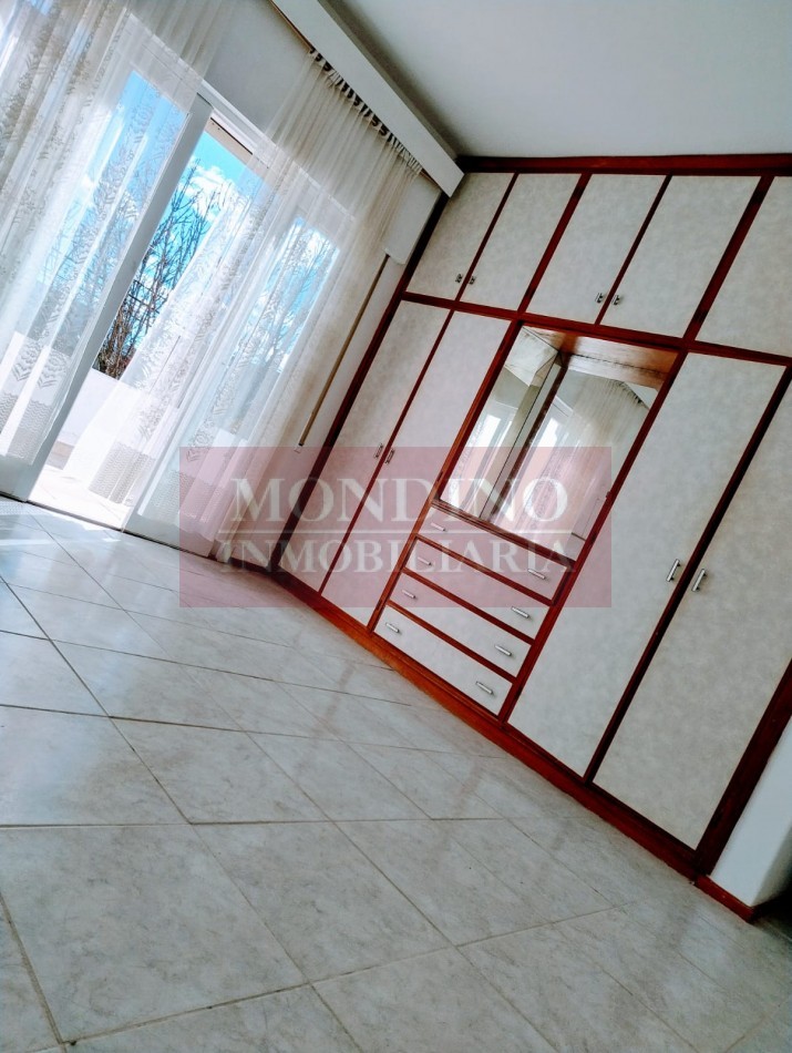 PH independiente de 2 dormitorios con terraza y balcon.-