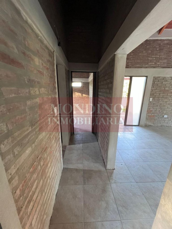 Casa de 2 dormitorios con amplio terreno en barrio Santa Monica, Santa Rosa de Calamuchita.-